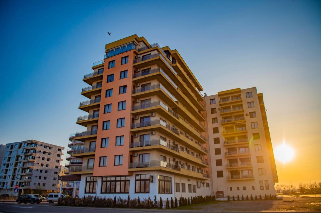 Summerland Luxury Velvet Front Sea View Apartment Mamaia Exterior photo